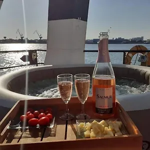  Bateau-hôtel Remorqueur Insolite Proche Lorient